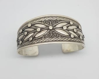 Bracelet manchette berbère vintage artisanal en argent massif  cadeau d'anniversaire et fête des mères