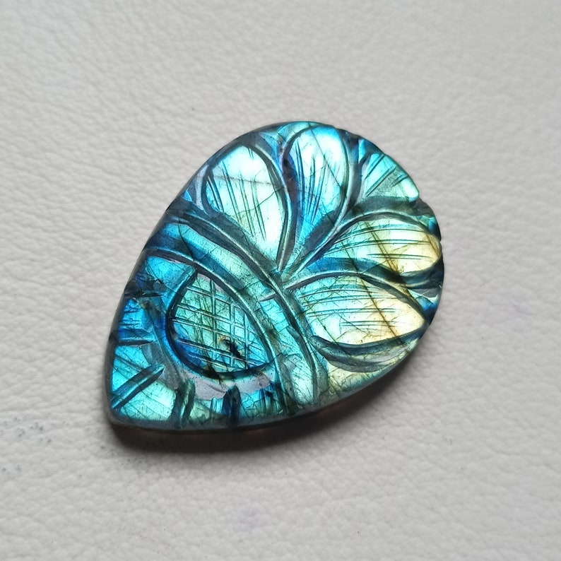 Mughal Carving Size 27*37*6mm Weight 56Cts Pear Shape Labradorite Cabochon Multi Flashy Carving Labradorite Gemstone Jewelry Gemstone