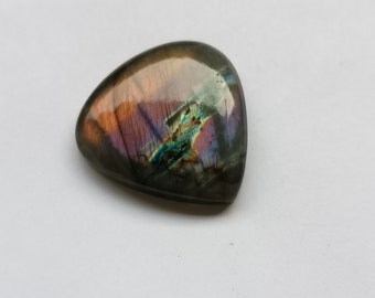 Cabochon di labradorite a forma di cuore, pietra preziosa labradorite multi viola appariscente, dimensioni 30*30*6mm, pietra preziosa dei gioielli, peso 47 ct