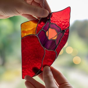 Atrapasol de vitral con forma de cardenal rojo • Para colgar en la ventana • Decoración de naturaleza y aves • Regalo para amantes de las aves • Cumpleaños