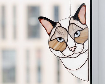 Sonnenfänger mit spähender thailändischer Katze zum Aufhängen am Fenster, Buntglas-Haustierporträt vom Foto, Erinnerungsgeschenk für Katzenbesitzer, Blue Point-Katzengeschenk