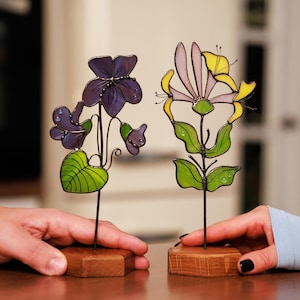 Stained Glass Violet Flower, Personalized Gift for Grandparent, Birth Month Flower Table Decor, February Birthday Gift, Timeless Flower Gift