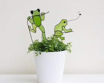 Stained Glass Frog Plant Stakes Plant Mom Housewarming Gift, Whimsical Plant Decor Handmade Gift for Frog Lovers Mothers Day Gifts Suncather
