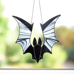 Halloween Stained Glass Bat Suncatcher Spooky Halloween Decor for Home, Bat Art Stained Glass Window Hanging, Halloween Gift for Best Friend