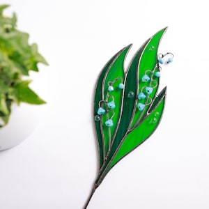 Stained Glass Lily of the Valley Plant Stakes Butterfly on Green Leaf Suncatcher Mothers Day Gift Glass Plant Decor For Pots 3 Leaves Stake