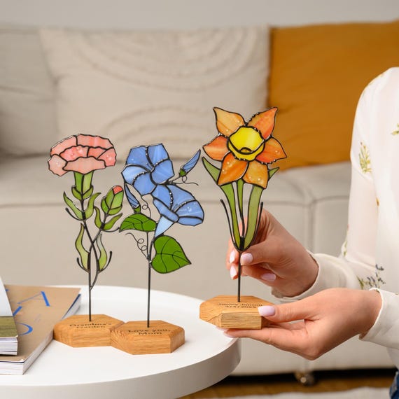 Stained Glass Birth Flower Plant Stake – Handmade Gift for Mom - Etsy