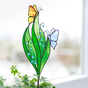 Stained Glass Lily of the Valley Plant Stakes Butterfly on Green Leaf Suncatcher Mothers Day Gift Glass Plant Decor For Pots 3 Leaves & Butterfly