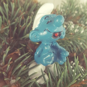 Smurf PVC Figure with Outstretched Hands and Closed Eyes, Smurf Figurine