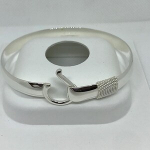 PULSERA ISLAND J-HOOK DE 8 MM CON TEXTURA SUAVE, TOTALMENTE EN PLATA DE LEY 925, TAMAÑO 7,75&quot;