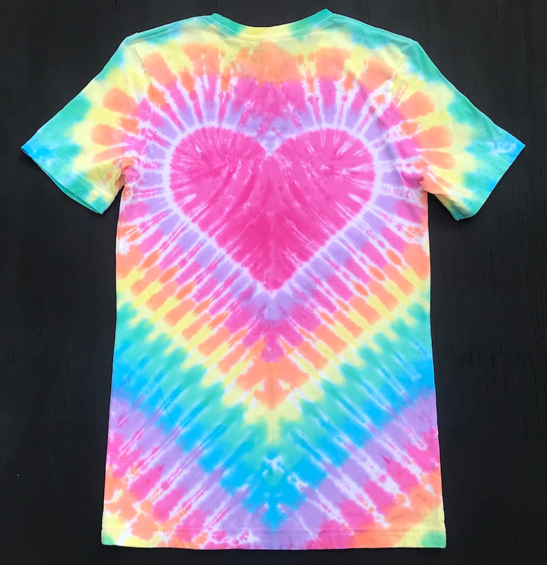 how to make tie dye shirts with heart design
