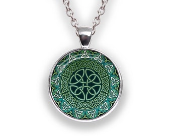 Green Celtic necklace design with glass cabochon, Celtic jewelry, Celtic ornament, Irish necklace for women, Irish jewelry, Irish gifts