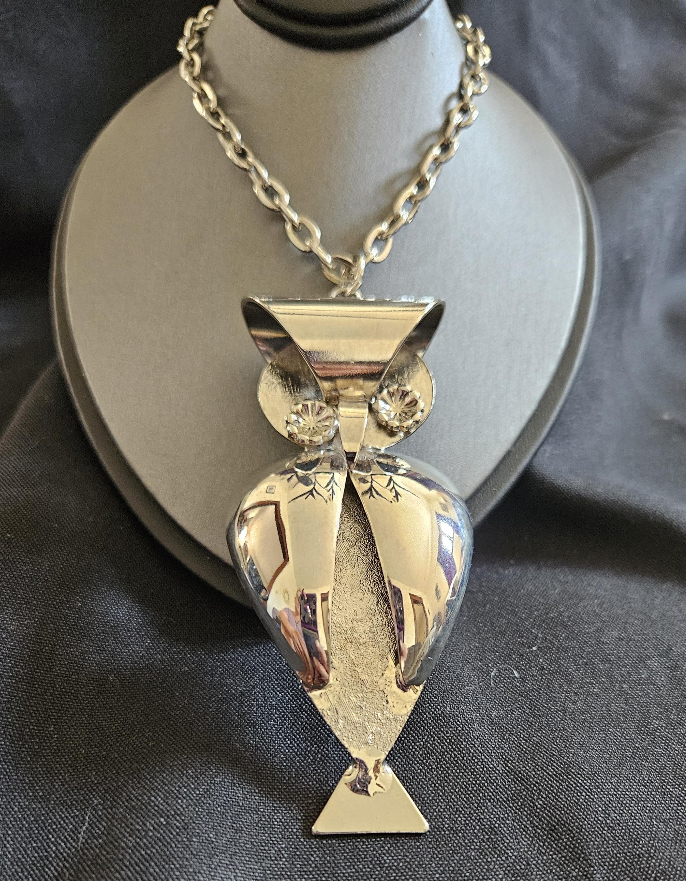 Owl Necklace with Silver Tone and 24 inch Chain. The eyes look right at you on this 1970s Vintage ro