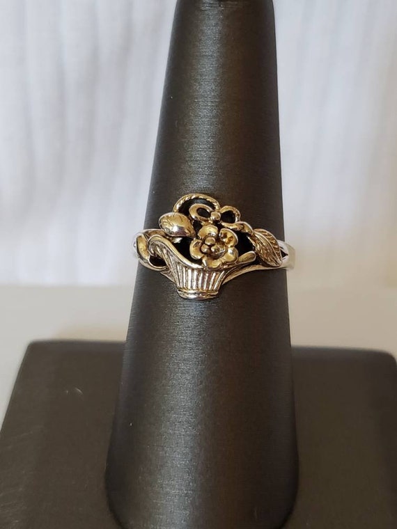 Floral basket silver ring. This simple but classic