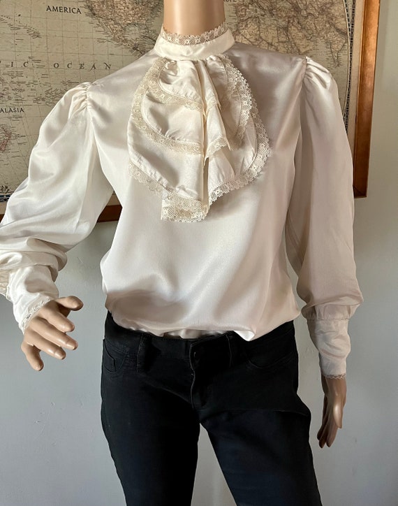 Vintage woman's MJ Concepts frilly white blouse c1980… - Gem