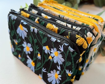 Coin purse/ card pouch - Embroidered Daisy fabric