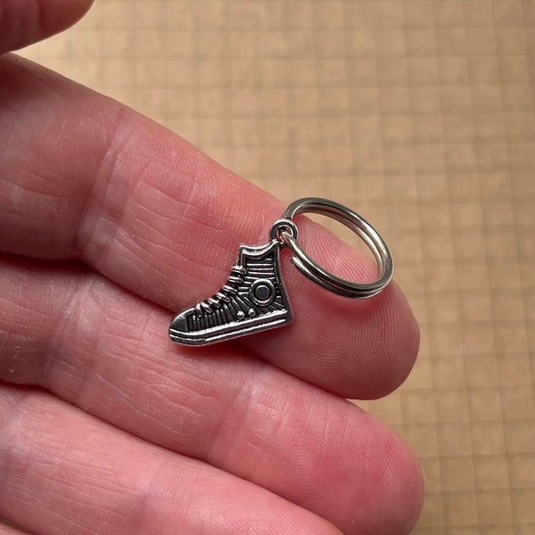 Trainer Converse High Top shoe charm