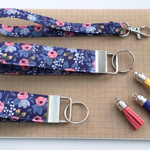 Portachiavi o portachiavi da polso - Tessuto floreale Rifle Paper Navy
