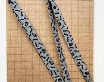 Lanyard - Grey and black skull skinny fabric lanyard