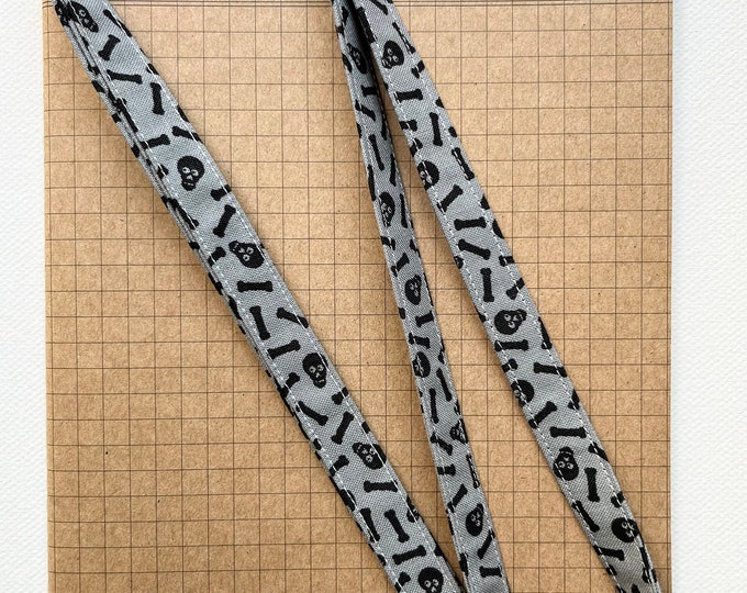 Lanyard - Grey and black skull skinny fabric lanyard
