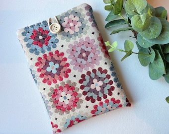 Tapestry Crochet ‘look’ Fabric Book Kindle Sleeve