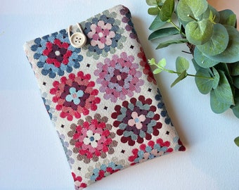 Tapestry Crochet ‘look’ Fabric Book Kindle Sleeve