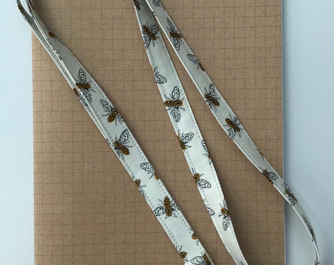 Bee dove grey skinny fabric lanyard