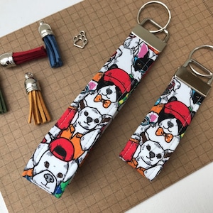 Porte-clés ou bracelet porte-clés - Tissu avec des chiens de dessin animé