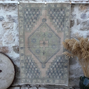 Vintage Turkish Rug – 3&#39;10&quot; x 6&#39;2&quot; Handwoven Wool Small Carpet – Pink Beige Geometric Anatolian Area Rug