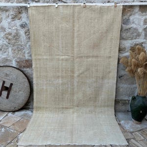 Vintage Turkish Plain Wool Rug – 5&#39;4&quot; x 9&#39;3&quot; Neutral Minimal Carpet – Handmade Beige Area Rug for Modern Homes