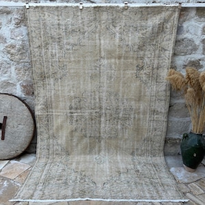 6&#39;2&quot; x 8&#39;10&quot; Cream Oushak Rug – Floral Vintage Turkish Carpet – Hand-Knotted Large Wool Area Rug for Living Room or Bedroom Decor