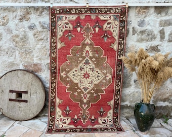 Tappeto vintage 4x7, tappeto turco, tappeto rosso, tappeto anatolico, tappeto fatto a mano, tappeto da camera da letto, tappeto sparso, tappeto piccolo, tappeto da ingresso, tappeto Oushak, 4'3" x 7'5"