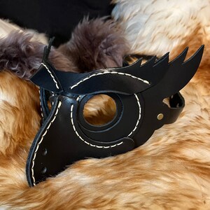 Svart uggla fågelmask läderögonmask äkta läder handsydd steampunk handgjord