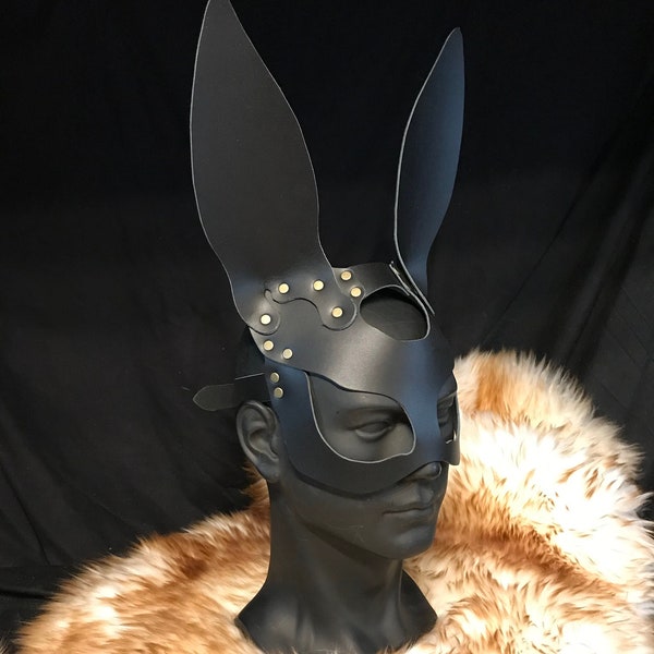 Listo para enviar cuero genuino hecho a mano conejo Bad Bunny máscara de mascarada cuero negro Cosplay