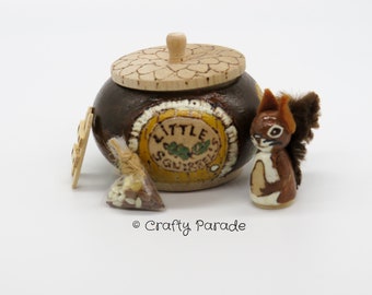 Little Squirrel Peg Doll Playset: Handmade Wooden Acorn Box Toy