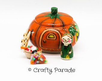 Little Witch Halloween Peg Doll Playset: Miniature Pumpkin House