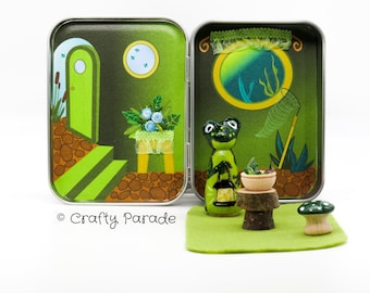 Frog Tin Box Playset: Miniature Amphibious Home, Peg Doll