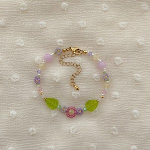Bracelet prairie | Bracelet en perles de fleurs | Bracelet d'été réglable violet | Bijoux en plaqué or