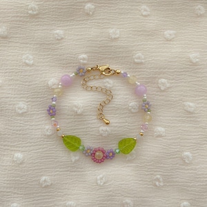 Bracelet prairie | Bracelet en perles de fleurs | Bracelet d'été réglable violet | Bijoux en plaqué or