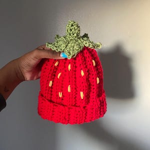 Patrón de gorro de fresa a crochet: gorro de invierno DIY