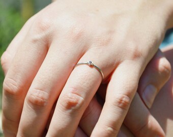 Anillo de rubí pequeño en oro blanco macizo de 14 k, anillo apilable para regalo de boda, anillo de rubí en oro blanco, piedra natal de julio, anillo nupcial, anillo de compromiso de oro.