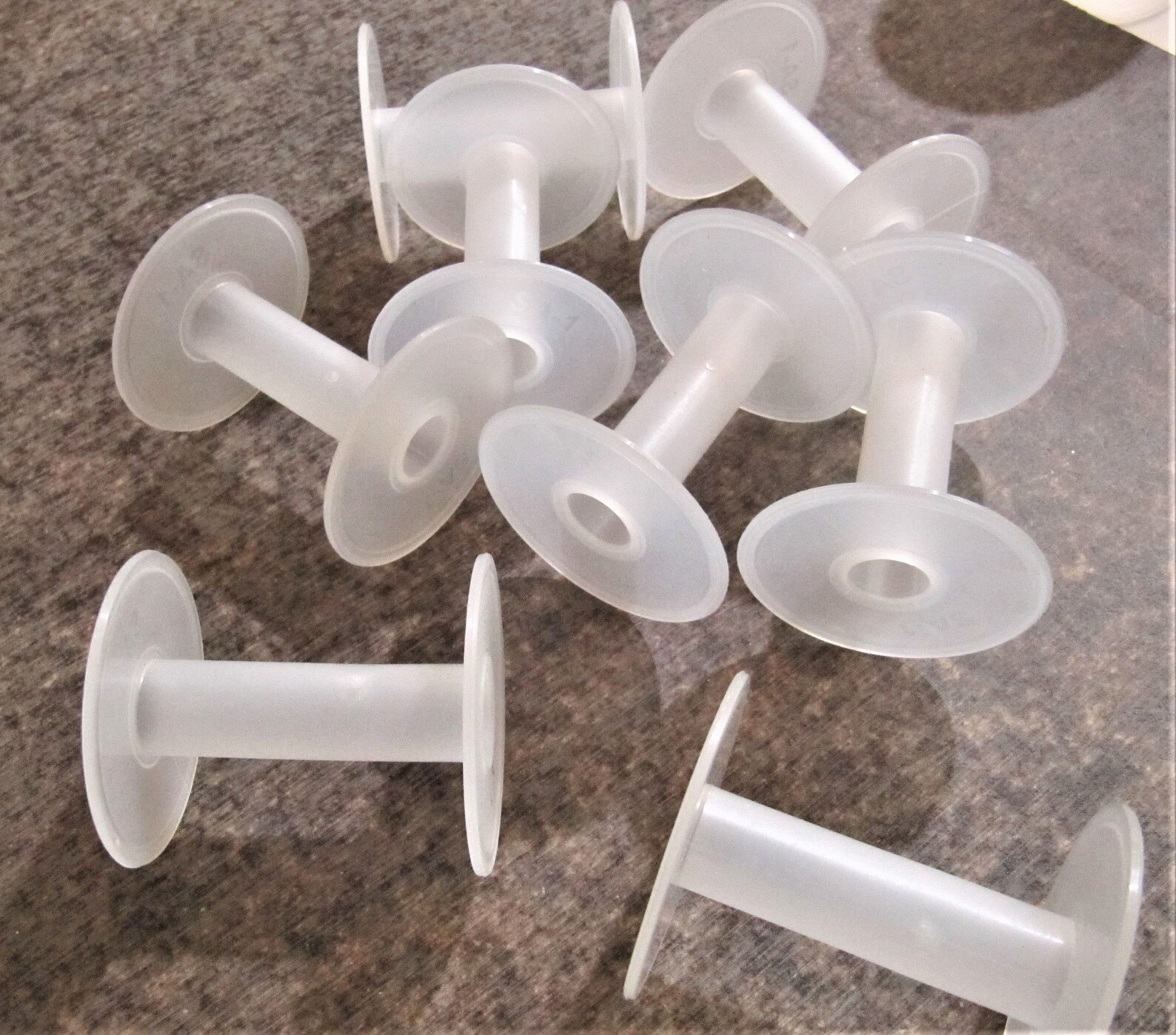 ON SALE White Plastic Spools Empty Wire Spools Thread String Etsy