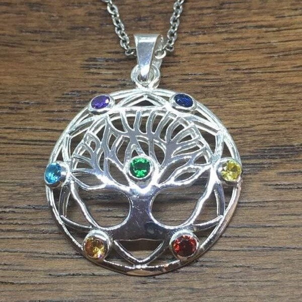 Chakra de plata de ley y árbol de la vida colgante decorado con diamantes simulados CZ con cadena libre
