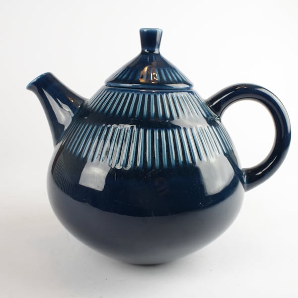 Teddy, Teapot designed by Hertha Bengtson, retro style