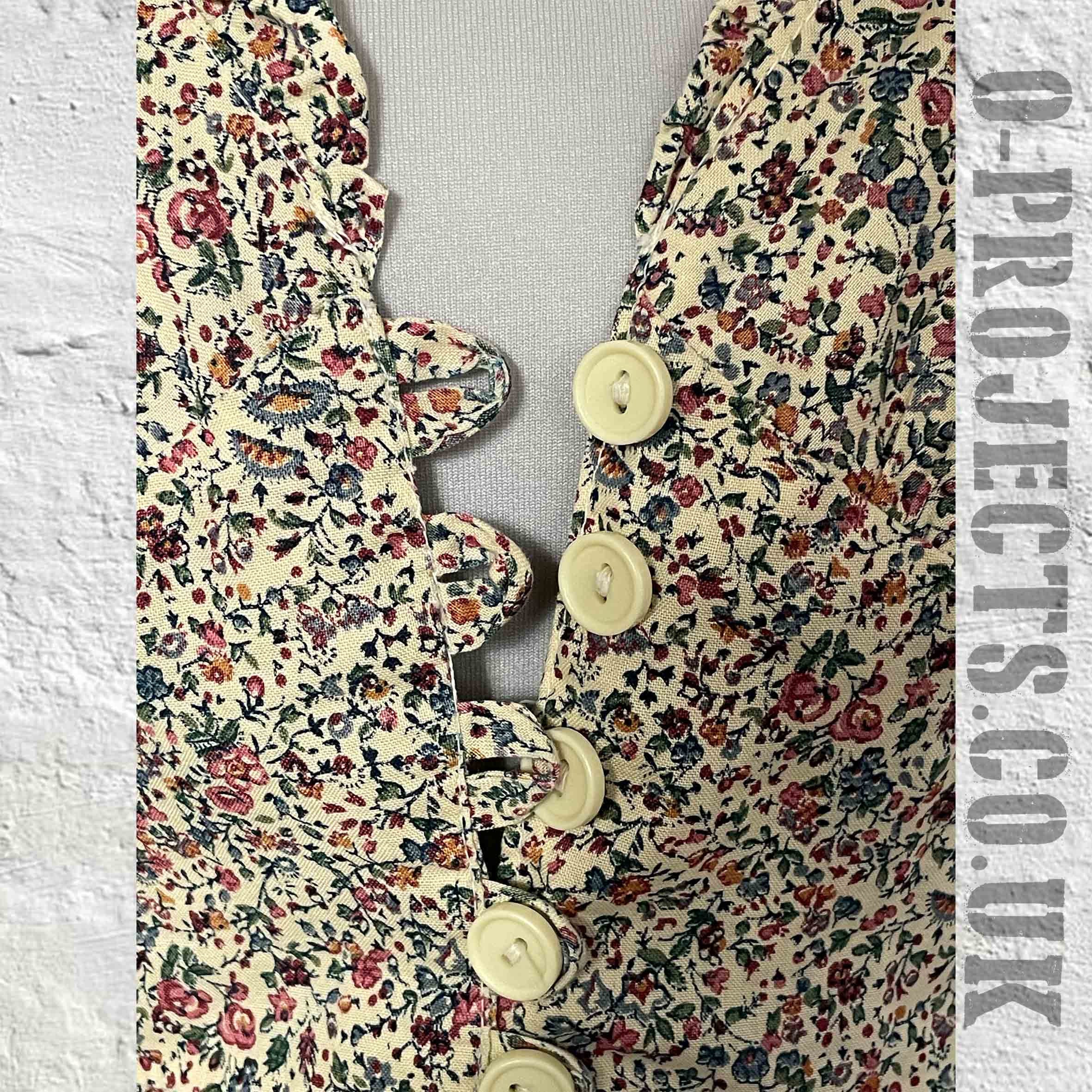 Pret―a―porter Vol.54(2004spring & summe… BCBGMAXAZRIA Brielle Sleeveless Side-Pleated Gown - Runway