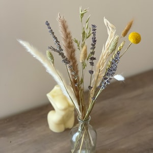 New Minimalist Dried Flowers Petite Bouquet Arrangement image 4