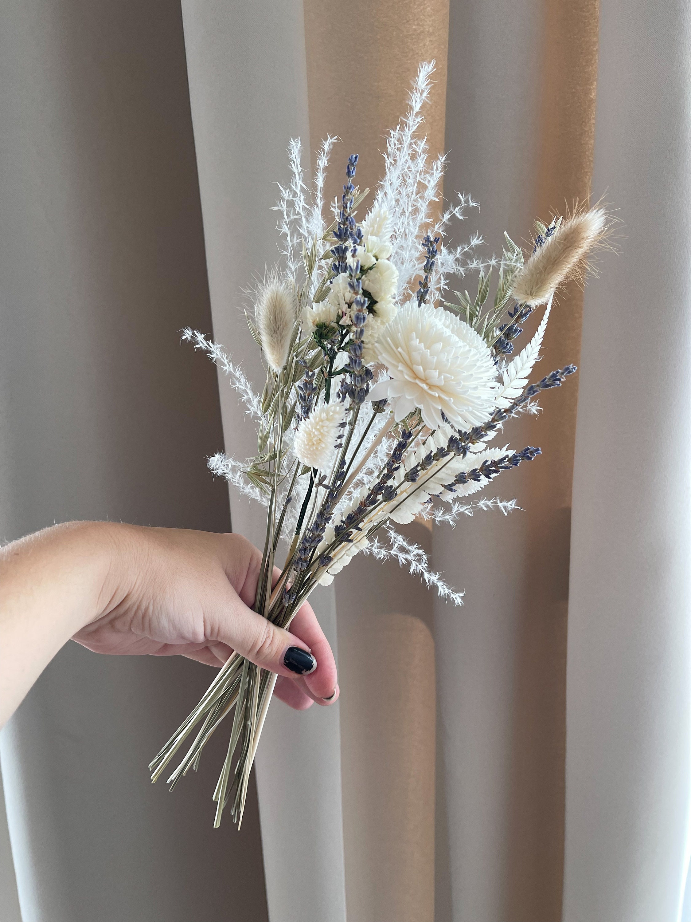 Elegant Minimalist Dried Flowers Bouquet Arrangement in a Mix | Etsy