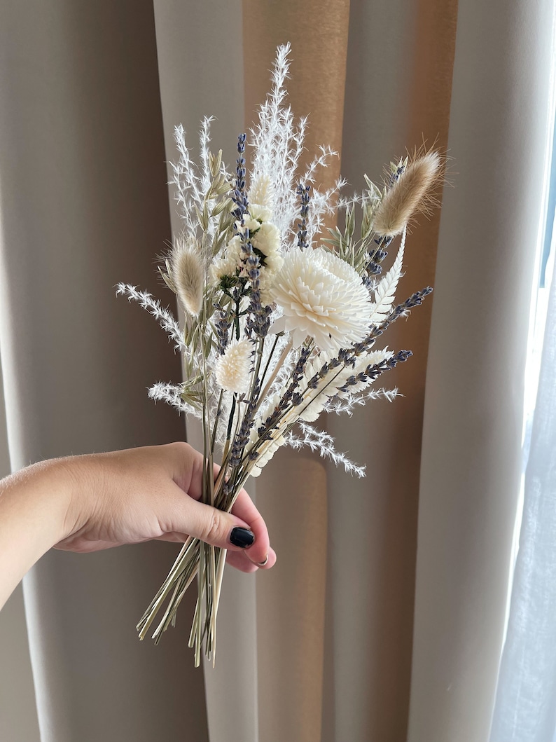 Elegant Minimalist Dried Flowers Bouquet Arrangement in a Mix | Etsy