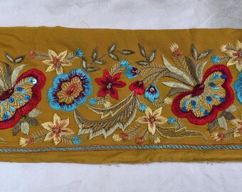 Vintage Embroidered Sari Border Trim: Indian Sewing Ribbon, 1 Yard