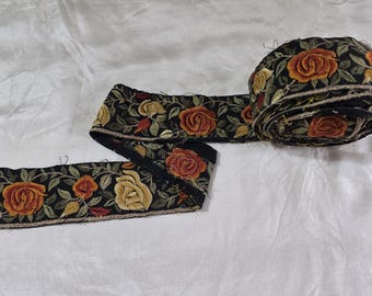 Vintage Embroidered Sari Border Trim: Indian Sewing Ribbon, 1 Yard