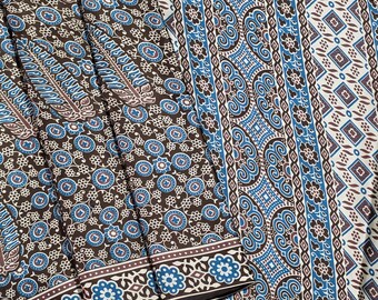 Vintage Crepe Silk Saree Fabric: Floral Print, 5 Yards, Dressmaking Textile